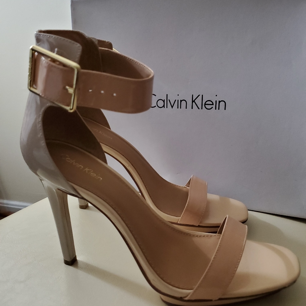 Calvin Klein Women's Vable Dress Heel Sandals.